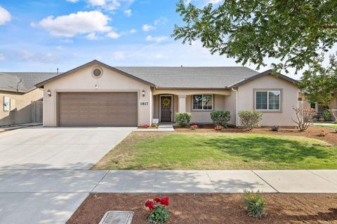 Photo of 1817 Hermosa Avenue, Tulare, CA 93274 (MLS # 241709)