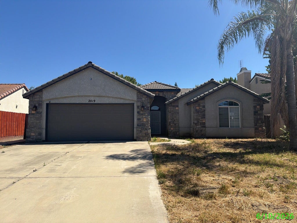 Photo of 2419 E Oak Avenue, Visalia, CA 93292 (MLS # 243798)