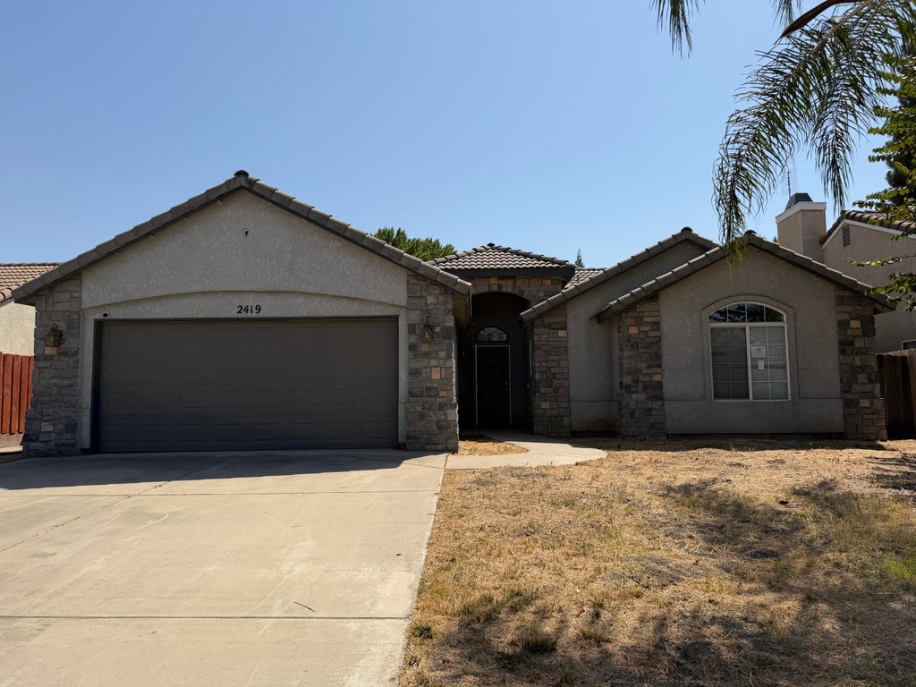 Photo of 2419 E Oak Avenue, Visalia, CA 93292 (MLS # 243798)
