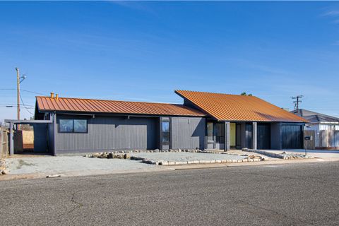 Photo of 1812 S Bardo Street, Visalia, CA 93277 (MLS # 240023)