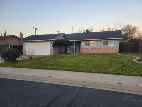 Photo of 2445 S Memory Street, Visalia, CA 93277 (MLS # 240142)