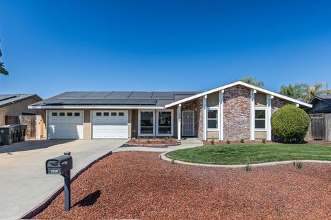 Photo of 3230 W Pryor Avenue, Visalia, CA 93277 (MLS # 240299)