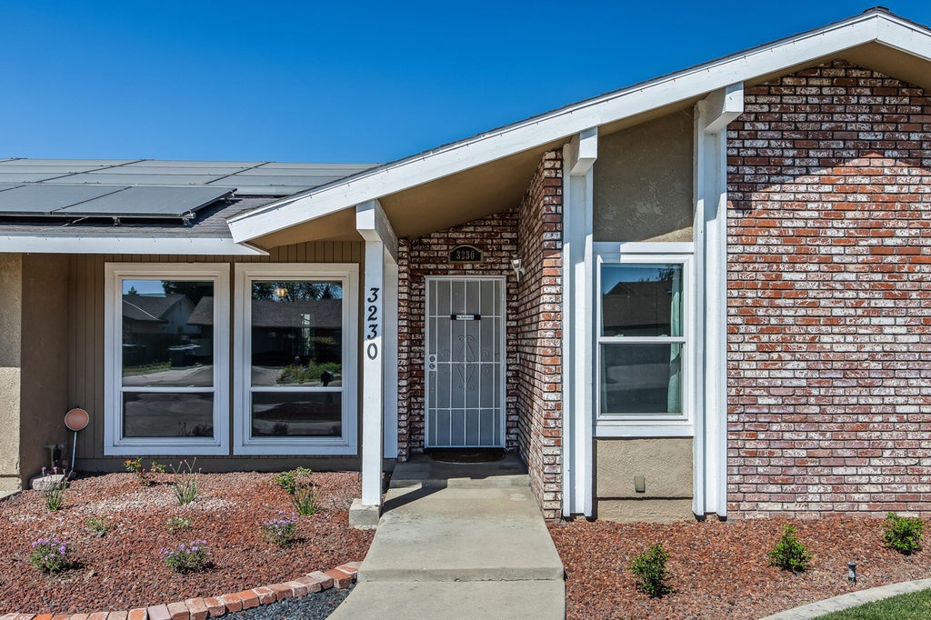 Photo of 3230 W Pryor Avenue, Visalia, CA 93277 (MLS # 240299)