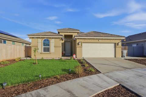 Photo of 986 S Walnut Avenue, Kerman, CA 93630 (MLS # 238906)