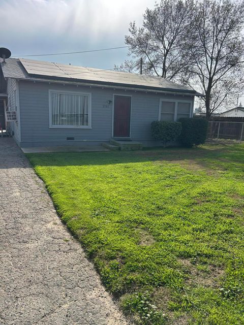 Photo of 2703 E Goshen Avenue, Visalia, CA 93292 (MLS # 239725)