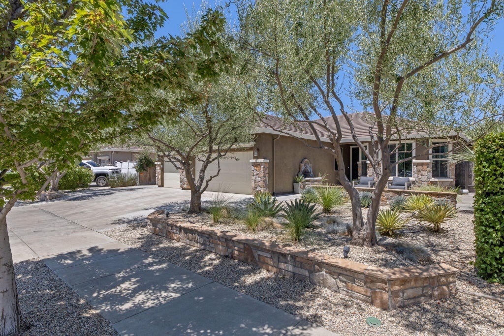 Photo of 3438 W Perez Avenue, Visalia, CA 93291 (MLS # 243296)