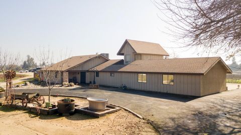 Photo of 8924 Road 244, Terra Bella, CA 93270 (MLS # 239766)