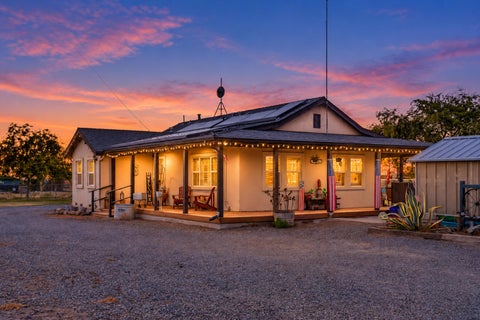 Photo of 504 E Beacon Avenue, Tulare, CA 93274 (MLS # 244663)