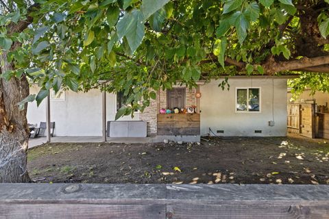 Photo of 820 N Floral Street, Visalia, CA 93291 (MLS # 237902)