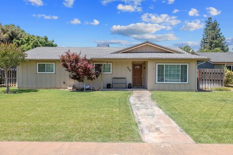 Photo of 508 S Francis Avenue, Exeter, CA 93221 (MLS # 242073)