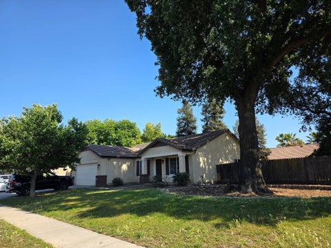 Photo of 4011 E Oak Avenue, Visalia, CA 93292 (MLS # 241422)