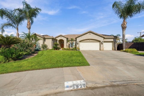 Photo of 1514 W Claridge Court, Hanford, CA 93230 (MLS # 244423)
