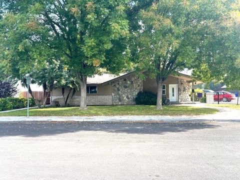 Photo of 1021 Claire Avenue, Corcoran, CA 93212 (MLS # 239365)