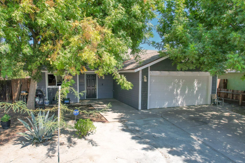 Photo of 2820 N Willis Street, Visalia, CA 93291 (MLS # 243470)