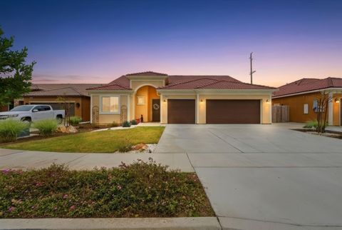 Photo of 4613 W Payson Court, Visalia, CA 93291 (MLS # 238794)