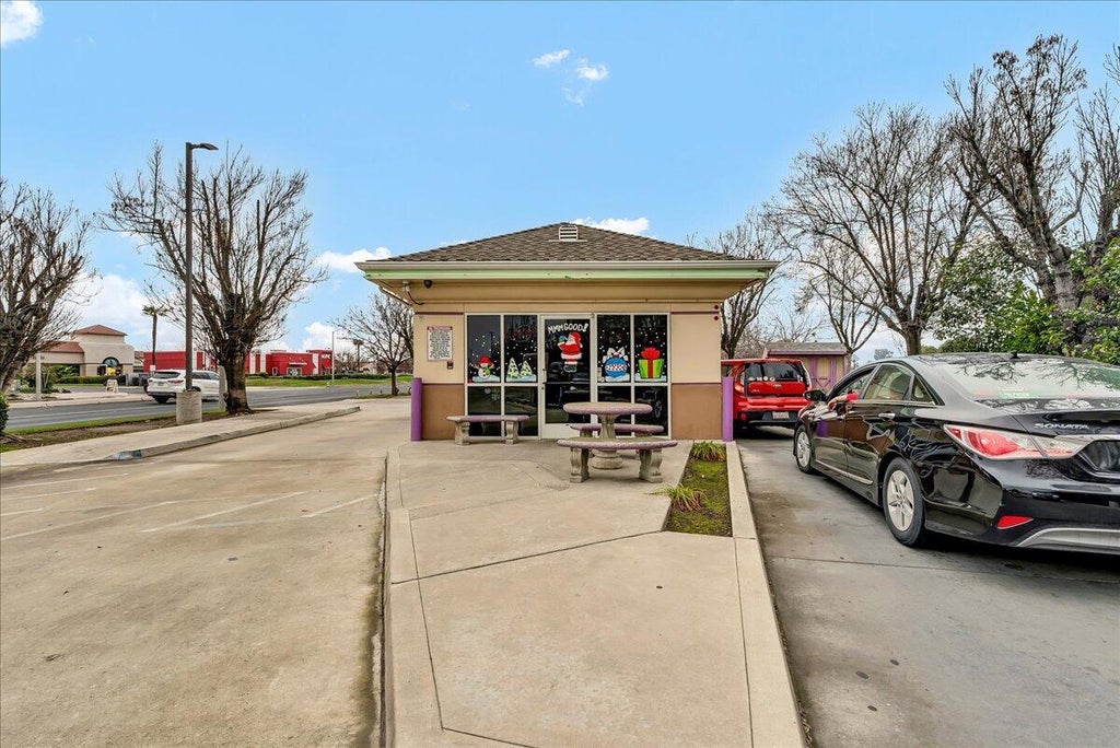 Photo of 1720 E Noble Avenue, Visalia, CA 93292 (MLS # 242221)