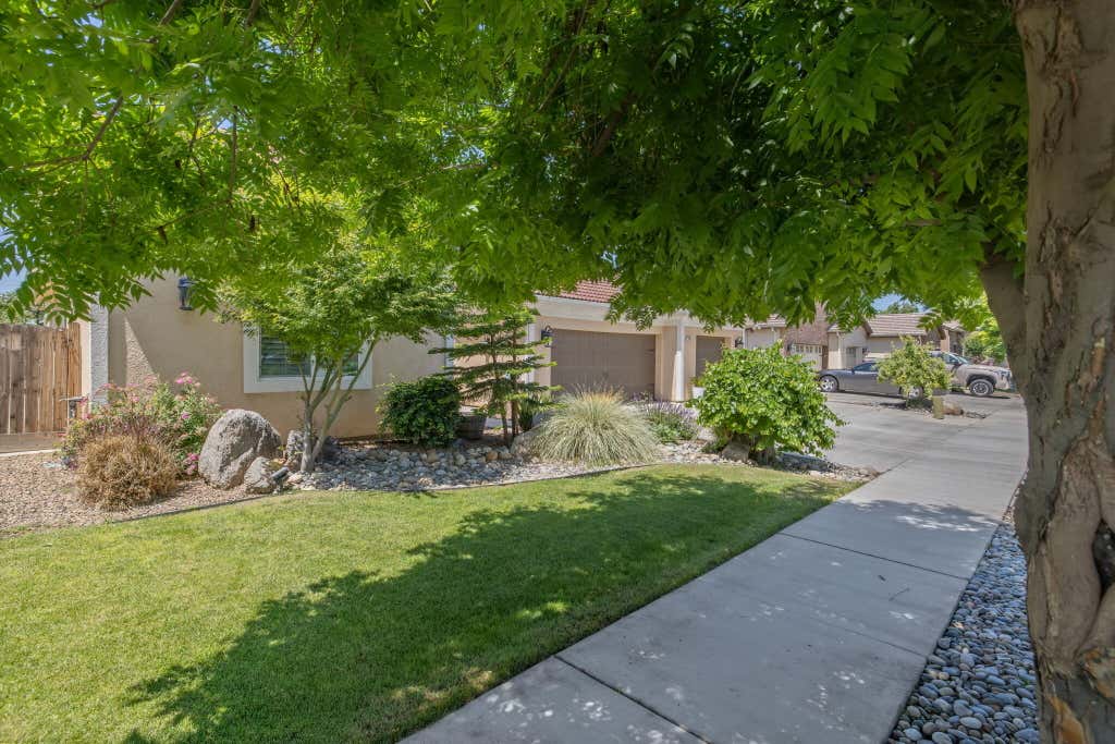 Photo of 2649 N Sidney Street, Visalia, CA 93291 (MLS # 241439)