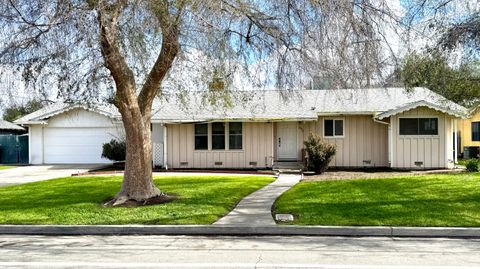 Photo of 2335 N Douty Street, Hanford, CA 93230 (MLS # 239973)