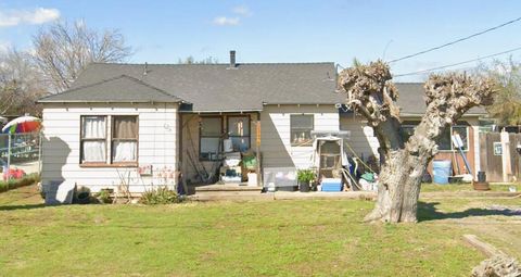 Photo of 23478 Avenue 192, Strathmore, CA 93267 (MLS # 241564)