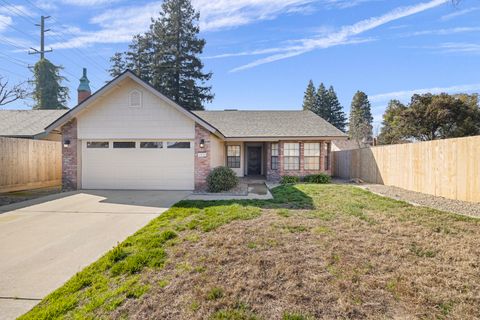 Photo of 1931 S West Court, Visalia, CA 93277 (MLS # 239758)
