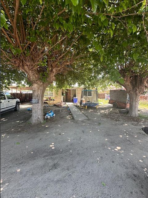 Photo of 474 Douglas Street, Porterville, CA 93257 (MLS # 239153)