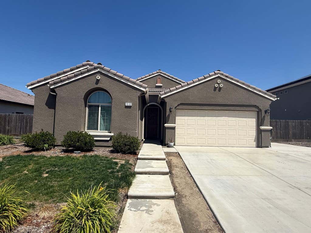 Photo of 1532 W Tyler Court, Visalia, CA 93291 (MLS # 241519)