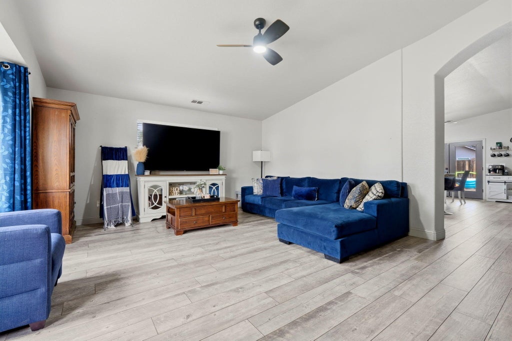 Photo of 1050 N Sumter Court, Visalia, CA 93292 (MLS # 243511)