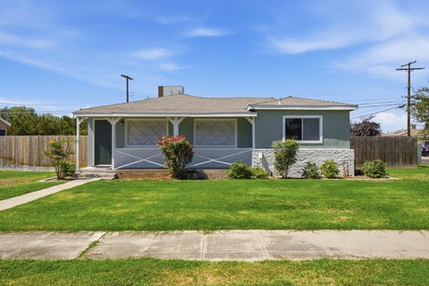 Photo of 547 N M, Tulare, CA 93274 (MLS # 243904)