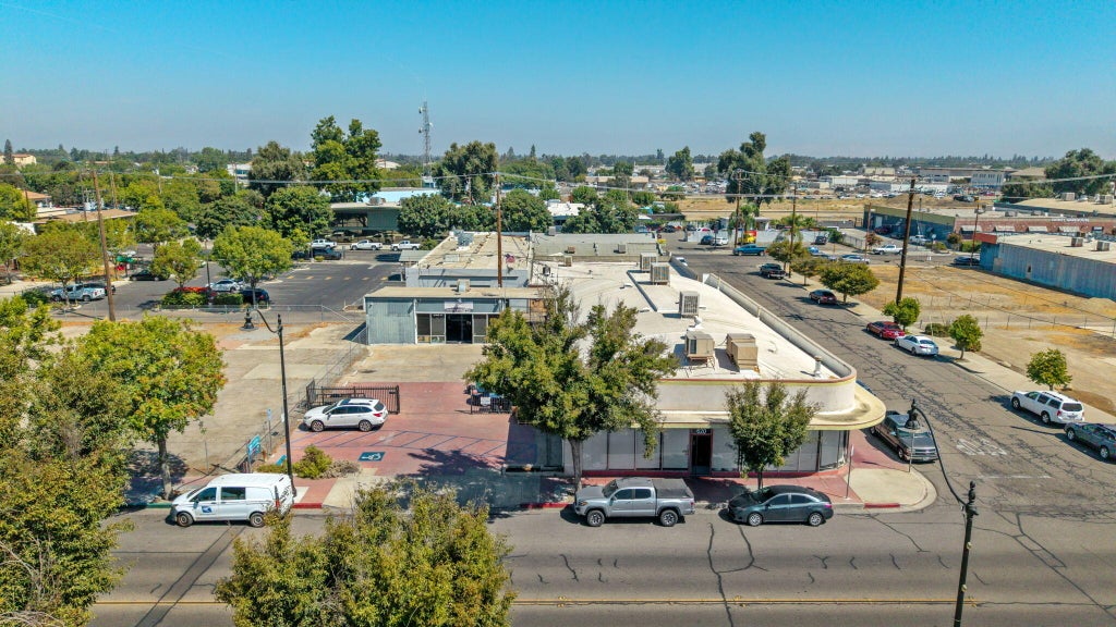 Photo of 620 E Main Street, Visalia, CA 93292 (MLS # 244173)