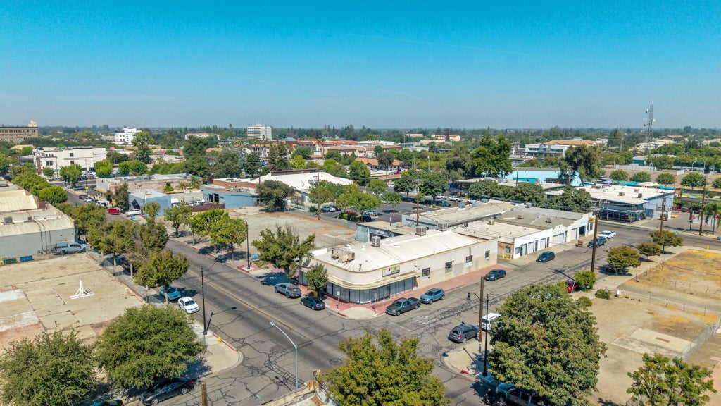 Photo of 620 E Main Street, Visalia, CA 93292 (MLS # 244173)