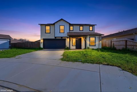 Photo of 2456 Wolf Creek Place, Tulare, CA 93274 (MLS # 240882)