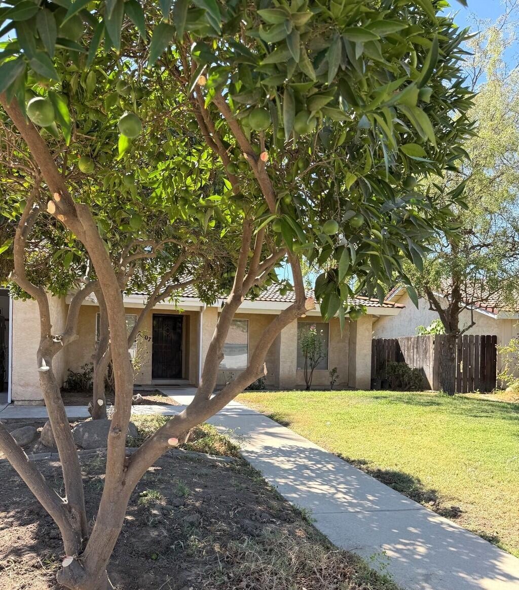 Photo of 2807 E Norman Avenue, Visalia, CA 93292 (MLS # 244057)