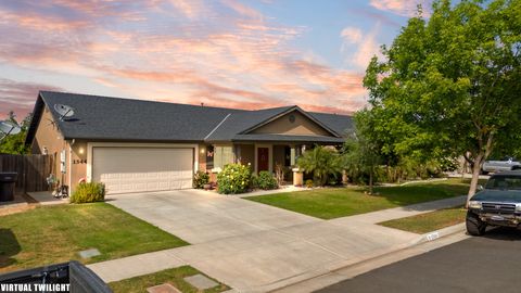 Photo of 1544 Santa Cruz Avenue, Tulare, CA 93274 (MLS # 241236)