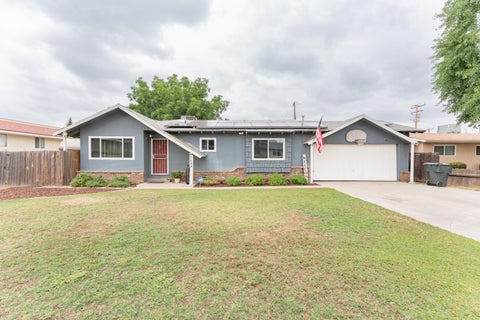 Photo of 1644 W Victor Avenue, Visalia, CA 93277 (MLS # 242099)