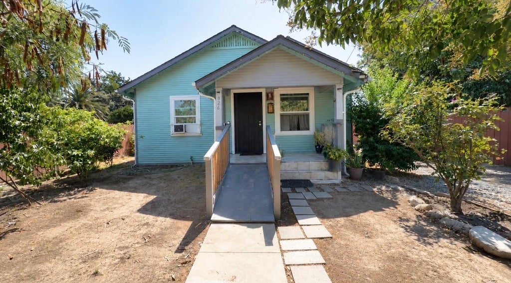 Photo of 826 N West Street, Visalia, CA 93291 (MLS # 243003)