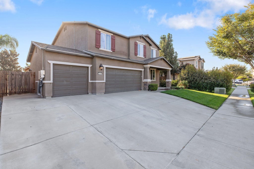 Photo of 3130 N Shady Street, Visalia, CA 93291 (MLS # 244271)