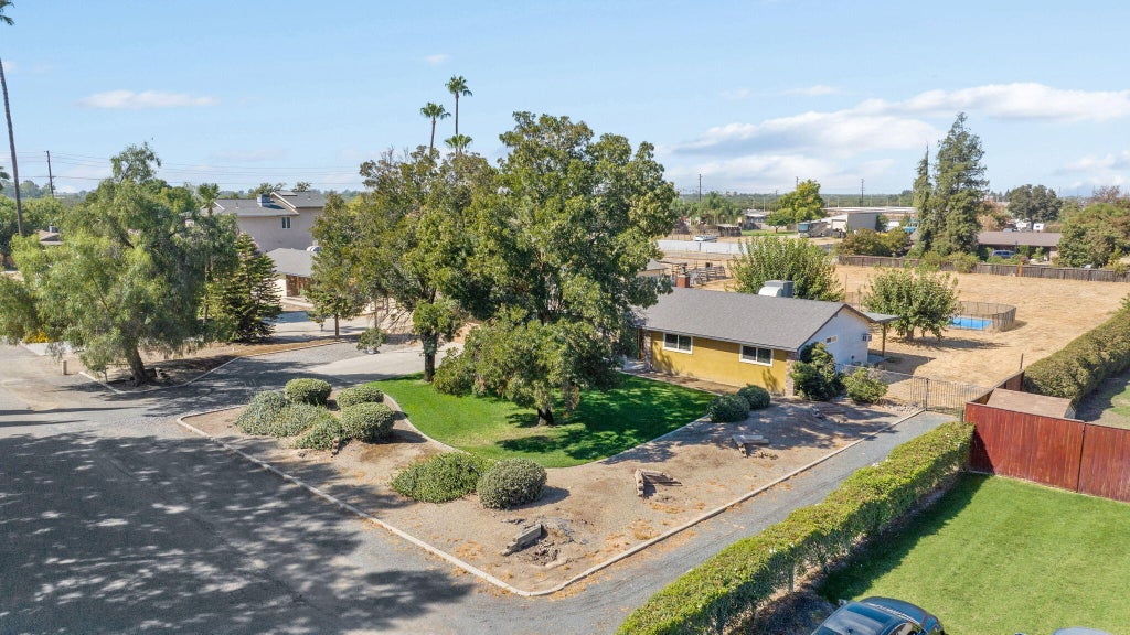 Photo of 5820 W Caldwell Avenue #o, Visalia, CA 93277 (MLS # 244013)