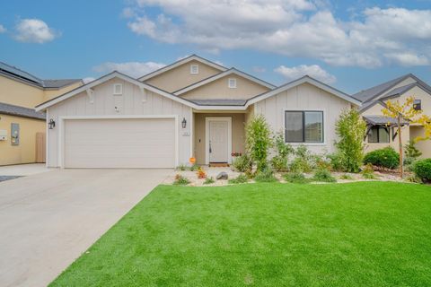 Photo of 2121 E Oak Avenue, Visalia, CA 93292 (MLS # 238657)