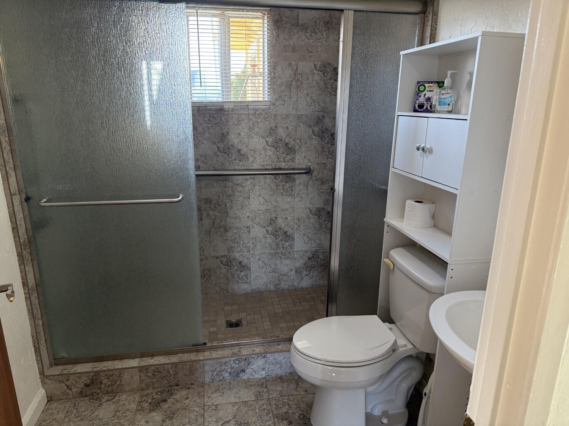 Lindsay, California 93247, United States, 2 Bedrooms Bedrooms, ,1 BathroomBathrooms,Residential,Pending,129812