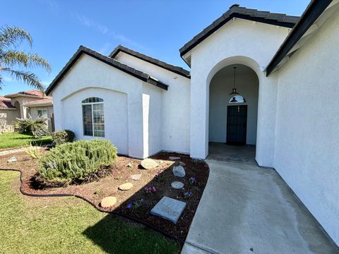 Photo of 1304 N Birch Street, Porterville, CA 93257 (MLS # 240212)