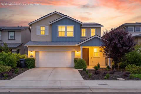 Photo of 1202 W Prescott Avenue, Visalia, CA 93291 (MLS # 241279)