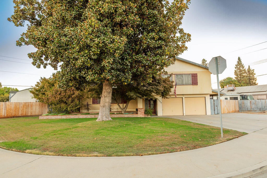 Photo of 2440 E Howard Avenue E, Visalia, CA 93292 (MLS # 244713)