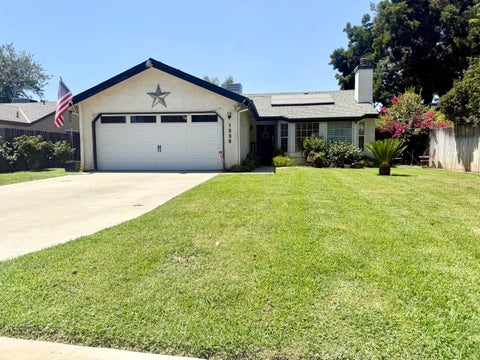 Photo of 1535 Hartley Avenue, Farmersville, CA 93223 (MLS # 243170)