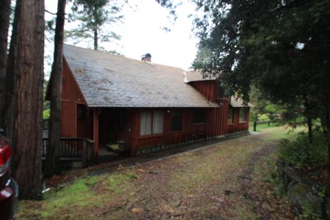 Photo of 315 Grandview Drive, Springville, CA 93265 (MLS # 241298)