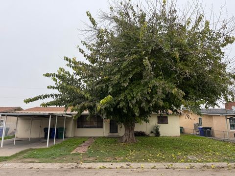 Photo of 474 W Montgomery Avenue, Porterville, CA 93257 (MLS # 238815)