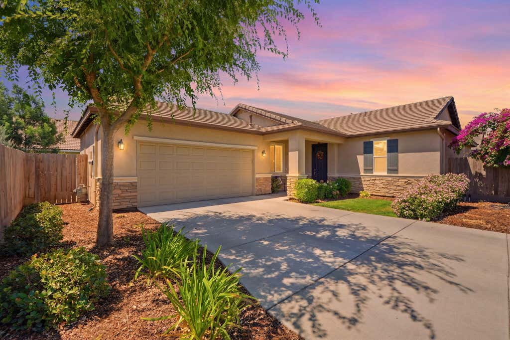 Photo of 3207 N Kent Street, Visalia, CA 93291 (MLS # 242930)