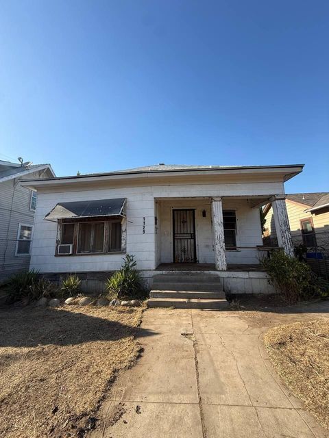 Photo of 1129 E Nevada Avenue, Fresno, CA 93701 (MLS # 242014)
