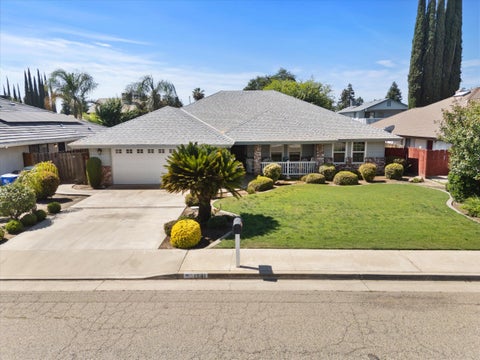 Photo of 1541 W Brian Lane, Porterville, CA 93257 (MLS # 241760)