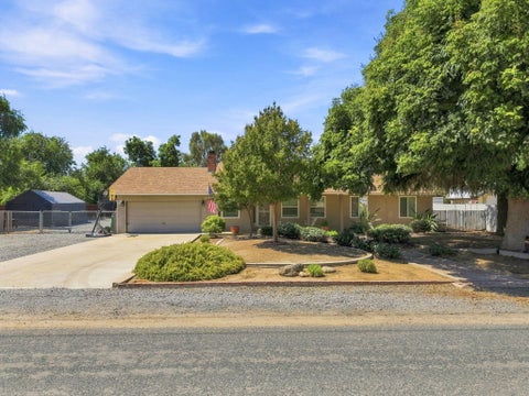 Photo of 351 S Cornucopia Road, Exeter, CA 93221 (MLS # 243862)