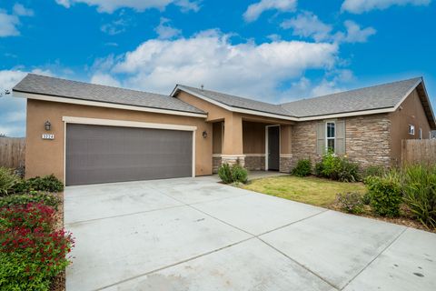 Photo of 3224 Dorset Street, Tulare, CA 93274 (MLS # 238773)